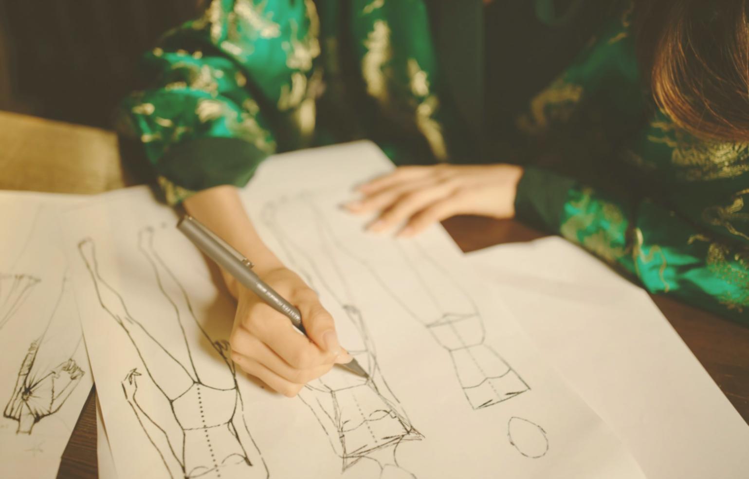 Session de croquis rapides en atelier